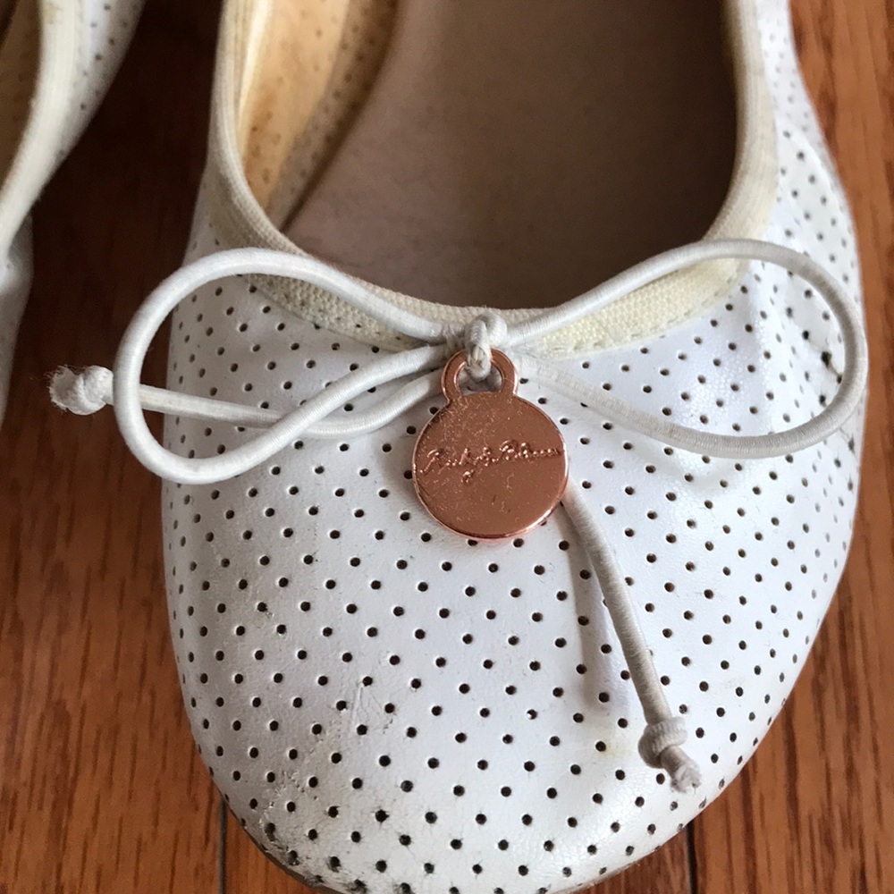 Kids flat shoes